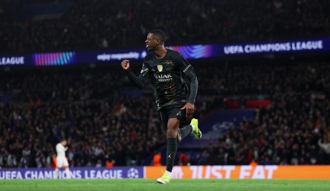 2-5！欧冠淘汰赛上演世俱杯决赛翻版：门将送大礼 11.6亿豪门完败