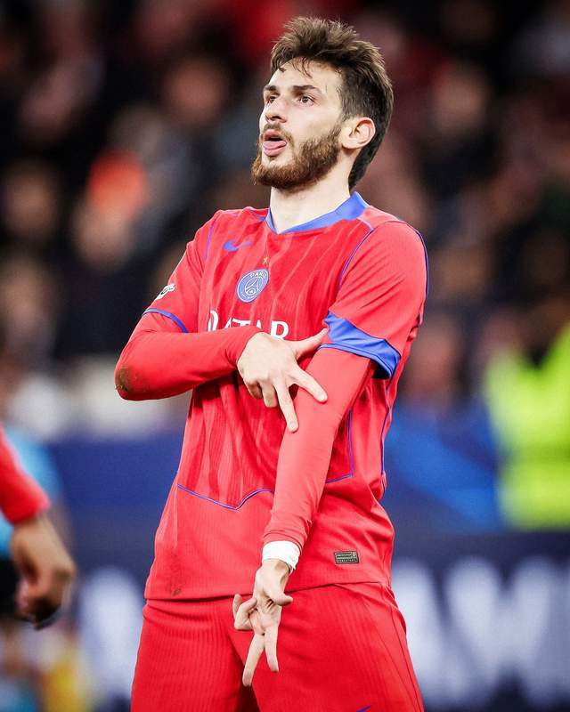 3-0！金球巨星哑火，巴黎照样大比分双杀切尔西，挺进欧冠8强